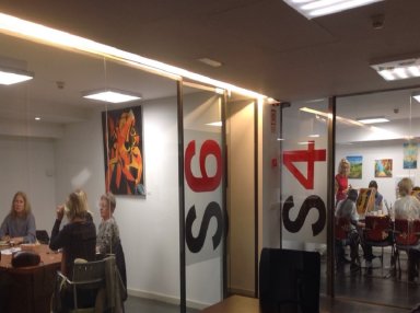 Salas de juntas en el coworking Oficina24 | Salas de reuniones en Barcelona